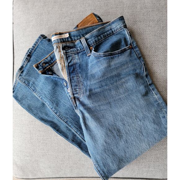 Levis Wedgie Straight Button Fly Jeans
32" - Picture 6 of 7